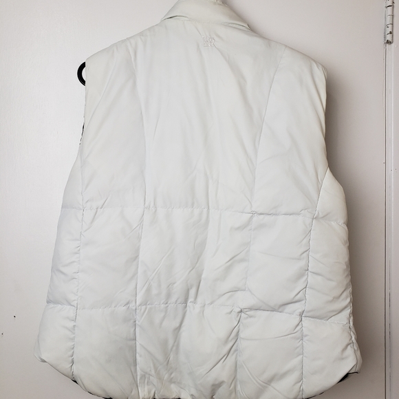 Wind River Vest - Picture 2 of 13